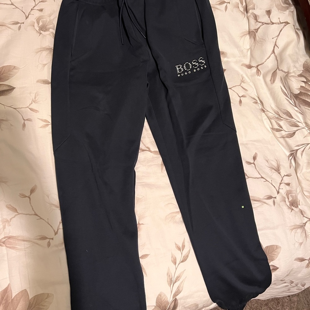 Hugo Boss. Mens sweatpants. Navy blue.